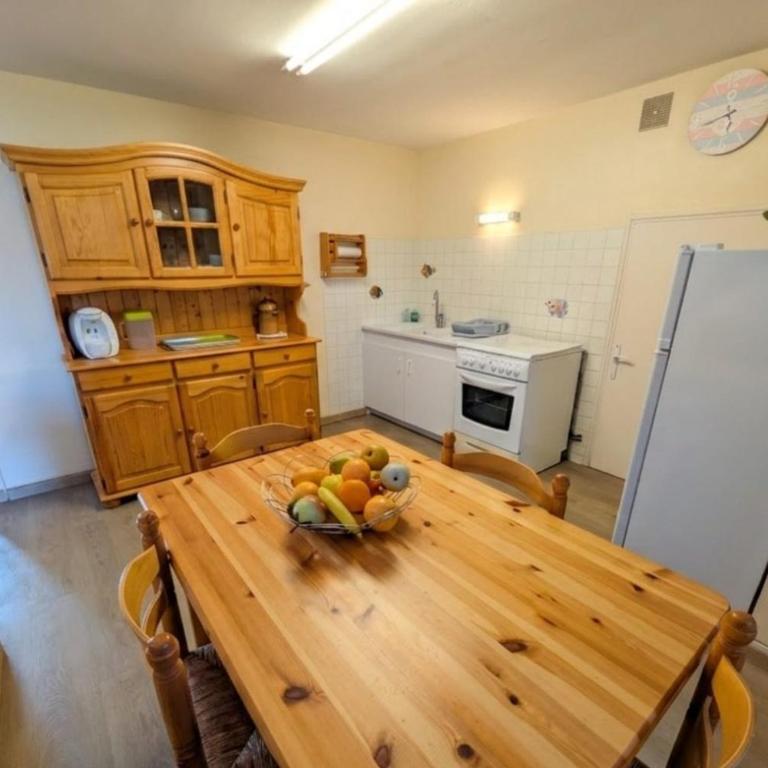 Large 200m Beach House for 14 Guests - Vacation Home - 13