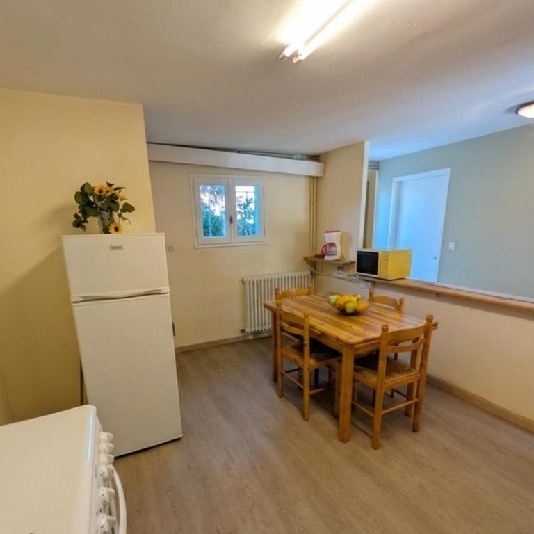 Large 200m Beach House for 14 Guests - Vacation Home - 12