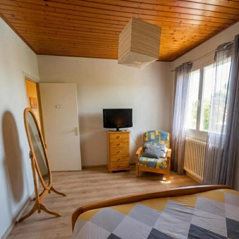 Large 200m Beach House for 14 Guests - Vacation Home - 18
