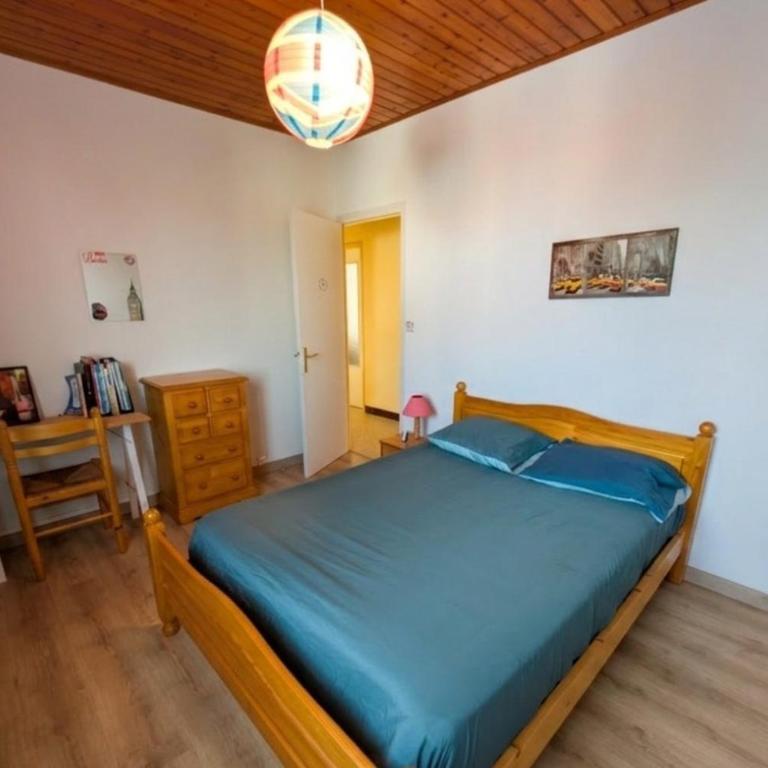 Large 200m Beach House for 14 Guests - Vacation Home - 22