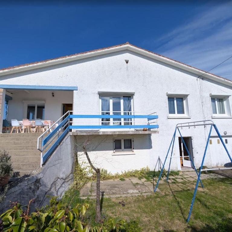 Large 200m Beach House for 14 Guests - Vacation Home - 38