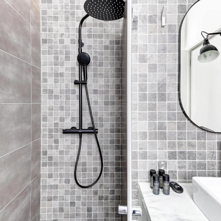 Studio Parisien extraordinaire dans le marais - Apartment - 9