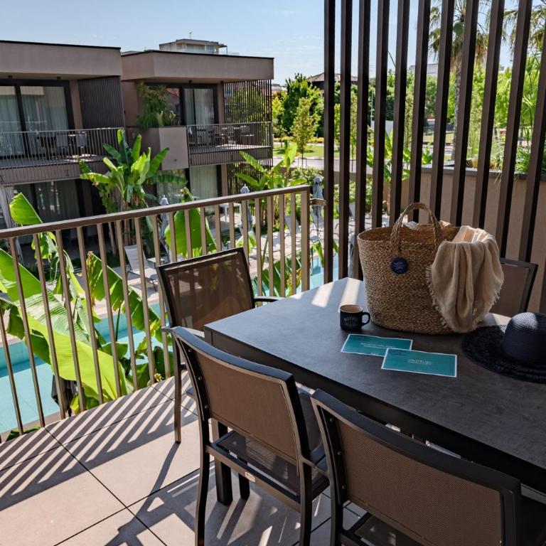 Sun Village Residence con Piscina - Piazza Aurora - Adria Holiday Jesolo - FAMILY APARTMENTS - Appartamento con 2 Camere da Letto e Vista Piscina - 36