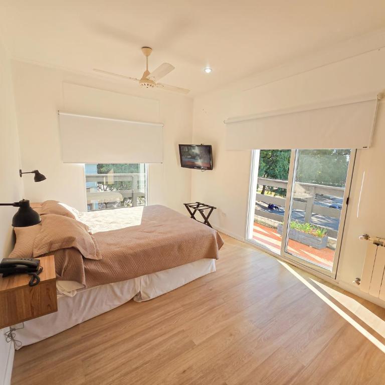 Hotel Milton - Deluxe Double Room - 1