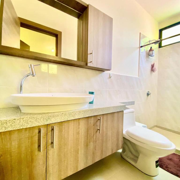 Lovely 2BD City Condo with parking - Apartamento - 19