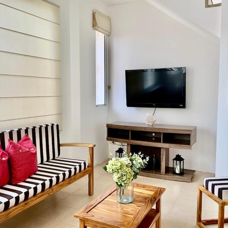 Gorgeous Beach house 3BD Pool and BBQ - Vacation Home - 7