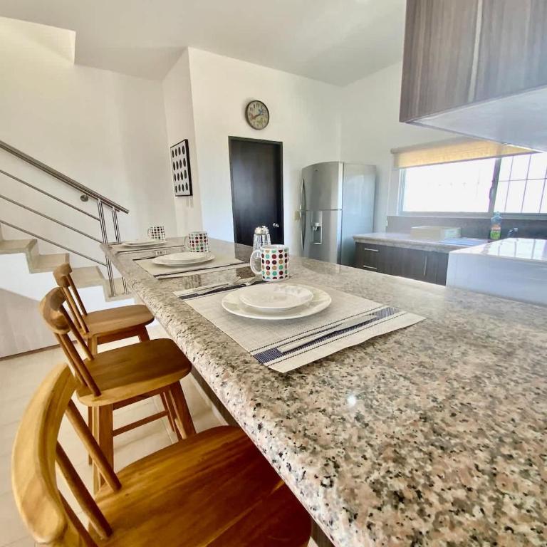 Gorgeous Beach house 3BD Pool and BBQ - Vacation Home - 10