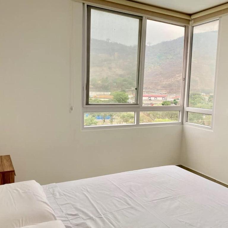 Ceibos Point - Hermoso y Amplio Departamento cercanía Consulado Americano y parqueo gratuito - Apartment - 7