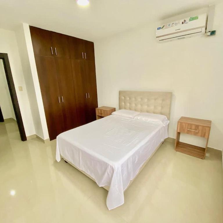 Ceibos Point - Hermoso y Amplio Departamento cercanía Consulado Americano y parqueo gratuito - Apartment - 5