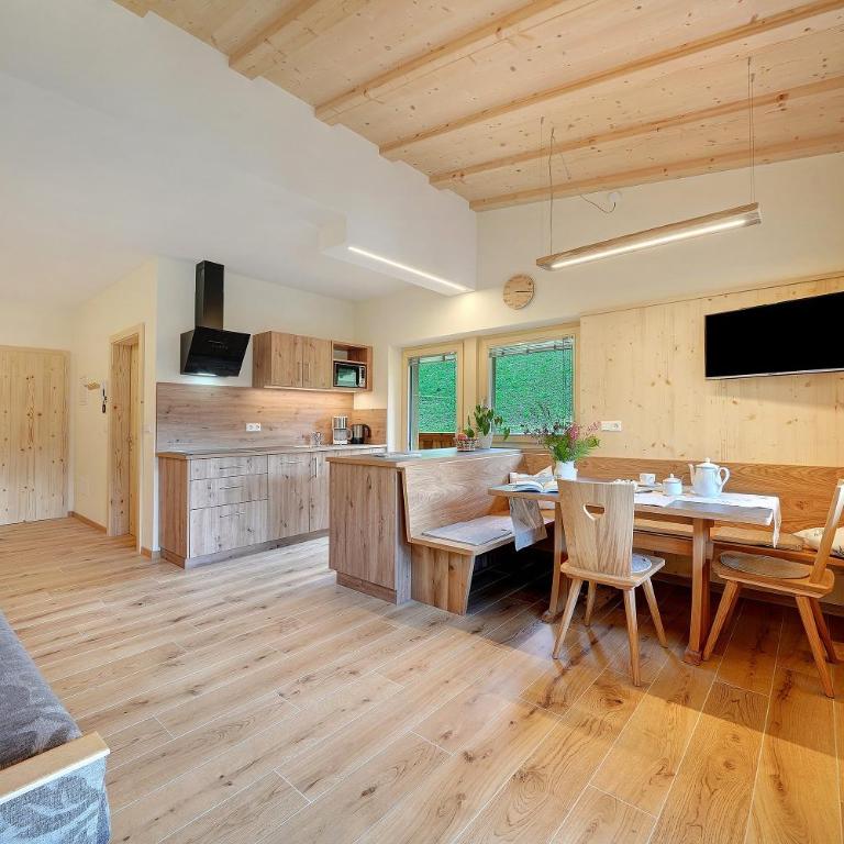 Marschalkhof Peilstein - Two-Bedroom Deluxe Apartment with Garden View - 2