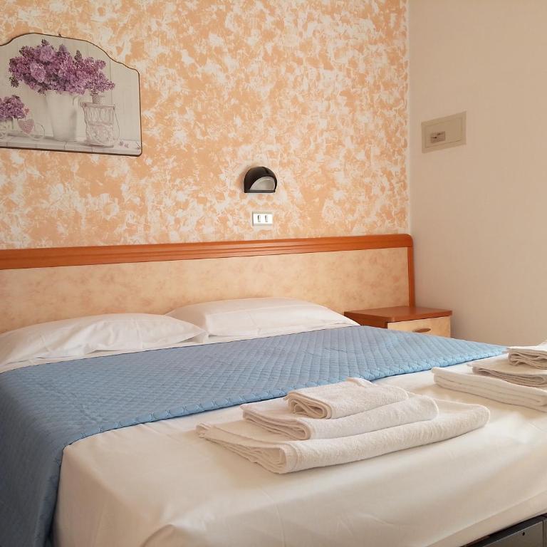 Hotel Serenella - Camera Matrimoniale con Vista Mare - 4