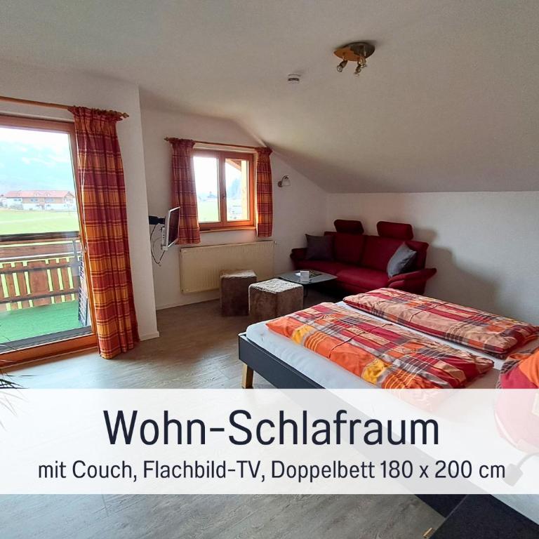 Bauernhof Finkel - Ferienwohnungen mit Balkon - Bergsicht - Traktor mitfahren - Tiere streicheln - entspannter Familienurlaub - zentrale Lage nahe Oberstdorf - Apartment mit 1 Schlafzimmer und Balkon - 3