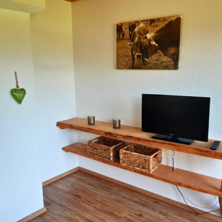 Bauernhof Finkel - Ferienwohnungen mit Balkon - Bergsicht - Traktor mitfahren - Tiere streicheln - entspannter Familienurlaub - zentrale Lage nahe Oberstdorf - Apartment mit 2 Schlafzimmern und Balkon - 3