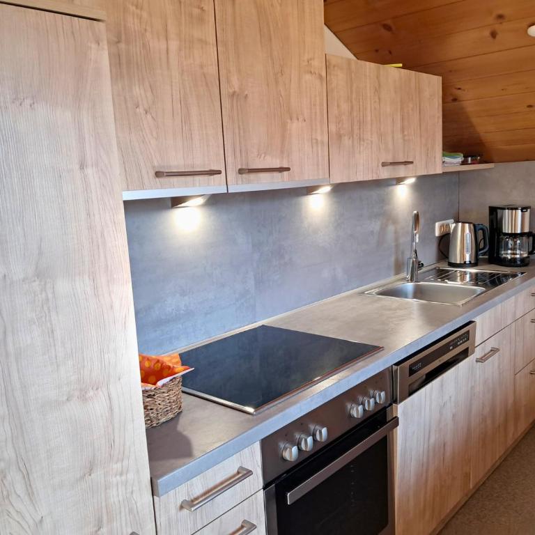 Bauernhof Finkel - Ferienwohnungen mit Balkon - Bergsicht - Traktor mitfahren - Tiere streicheln - entspannter Familienurlaub - zentrale Lage nahe Oberstdorf - Apartment mit 2 Schlafzimmern und Balkon - 10