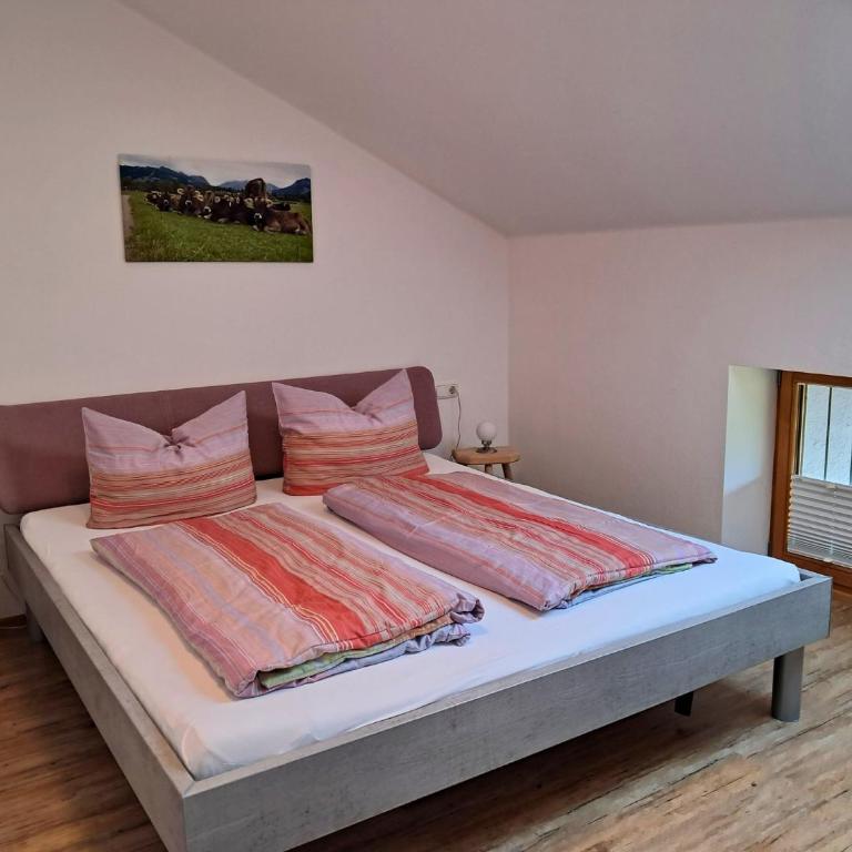 Bauernhof Finkel - Ferienwohnungen mit Balkon - Bergsicht - Traktor mitfahren - Tiere streicheln - entspannter Familienurlaub - zentrale Lage nahe Oberstdorf - Apartment mit 2 Schlafzimmern und Balkon - 14