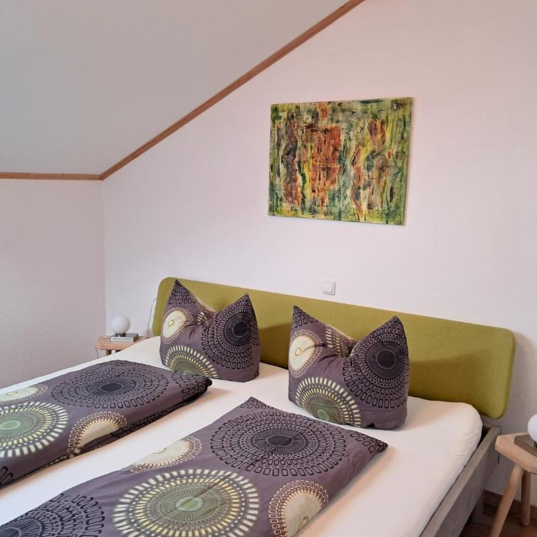 Bauernhof Finkel - Ferienwohnungen mit Balkon - Bergsicht - Traktor mitfahren - Tiere streicheln - entspannter Familienurlaub - zentrale Lage nahe Oberstdorf - Apartment mit 2 Schlafzimmern und Balkon - 12