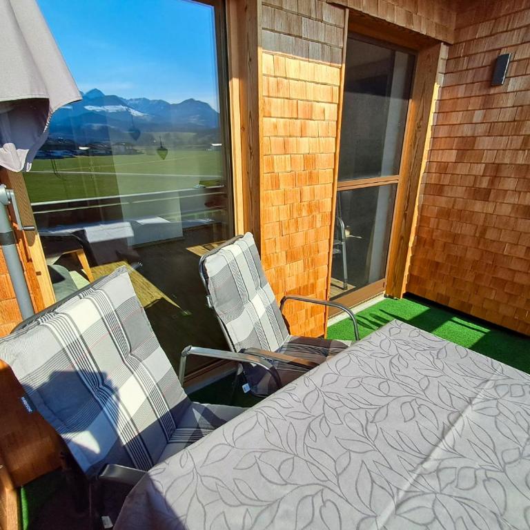 Bauernhof Finkel - Ferienwohnungen mit Balkon - Bergsicht - Traktor mitfahren - Tiere streicheln - entspannter Familienurlaub - zentrale Lage nahe Oberstdorf - Apartment mit 2 Schlafzimmern und Balkon - 23