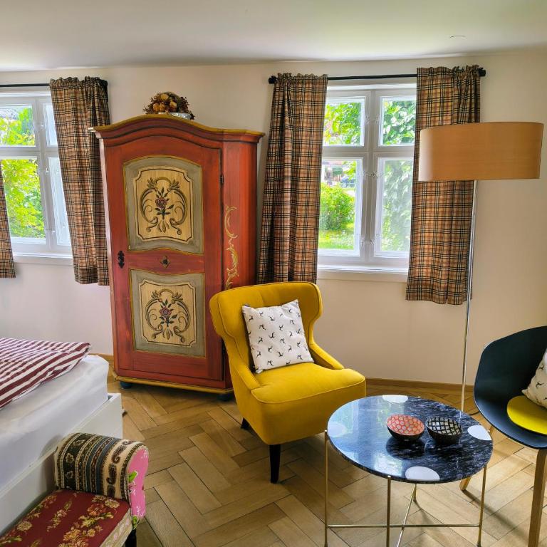 Ferienwohnung RESL - geschmackvoll renoviert & zentral im historischen Schindelhaus - Apartment mit 1 Schlafzimmer - 1