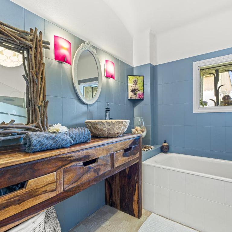 Chez Dominique avec piscine privée - Maison 2 Chambres - 22