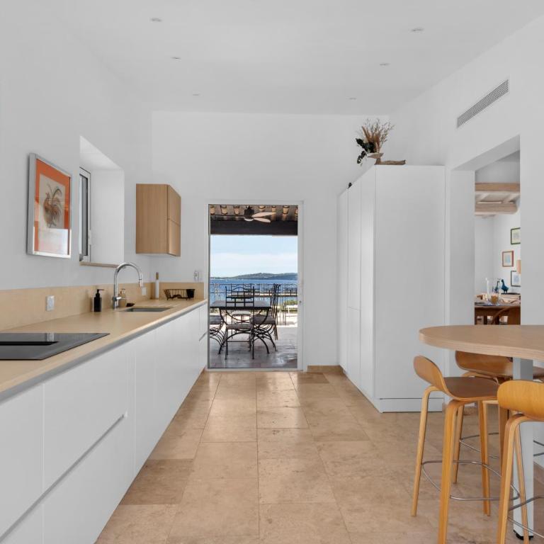 "La Chantyviere" Villa vue Exceptionnelle 180 degrés sur Golf Tropez, accès plage privée - Villa con piscina privada - 27