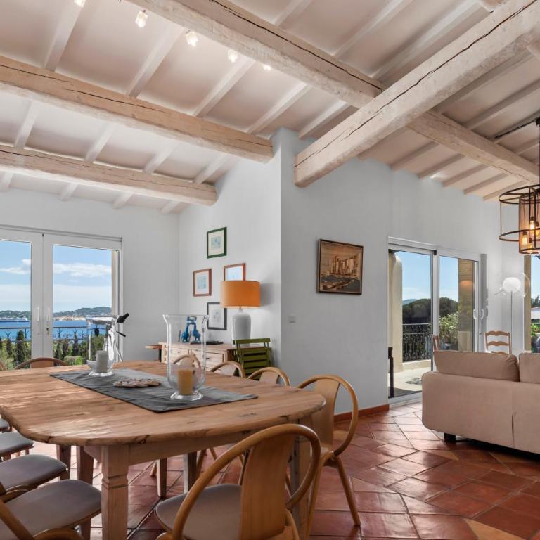 "La Chantyviere" Villa vue Exceptionnelle 180 degrés sur Golf Tropez, accès plage privée - Villa con piscina privada - 95