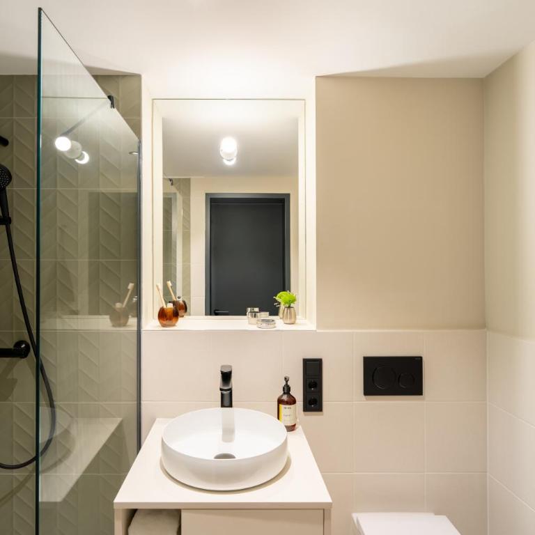 Bob W Munich City West - Original Studio with Kitchen - 1