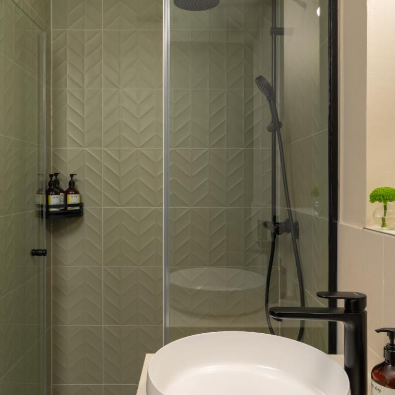 Bob W Munich City West - Compact Studio with Kitchen - 3