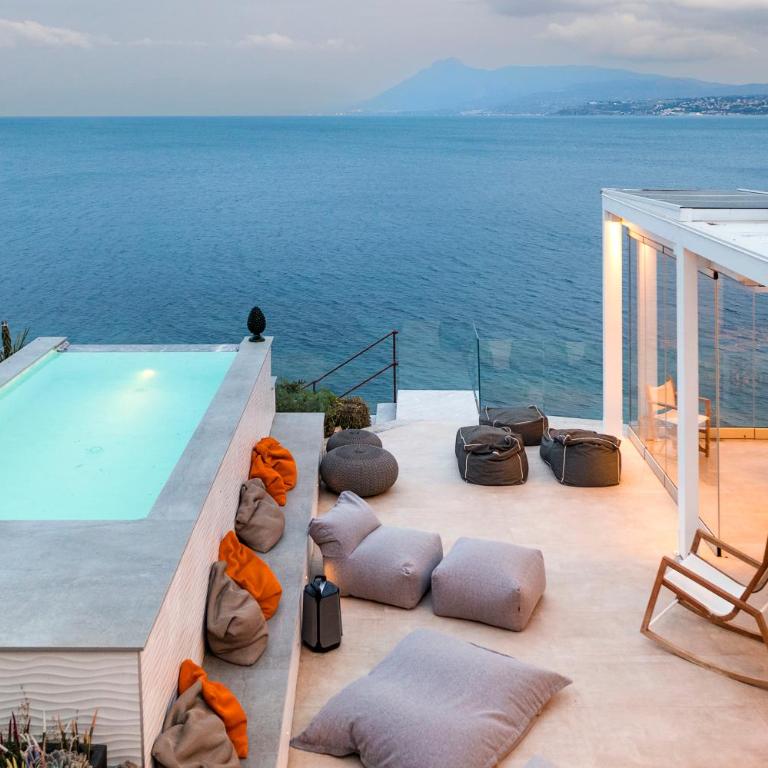 Design house with pool & direct access to the sea - Villa - 14