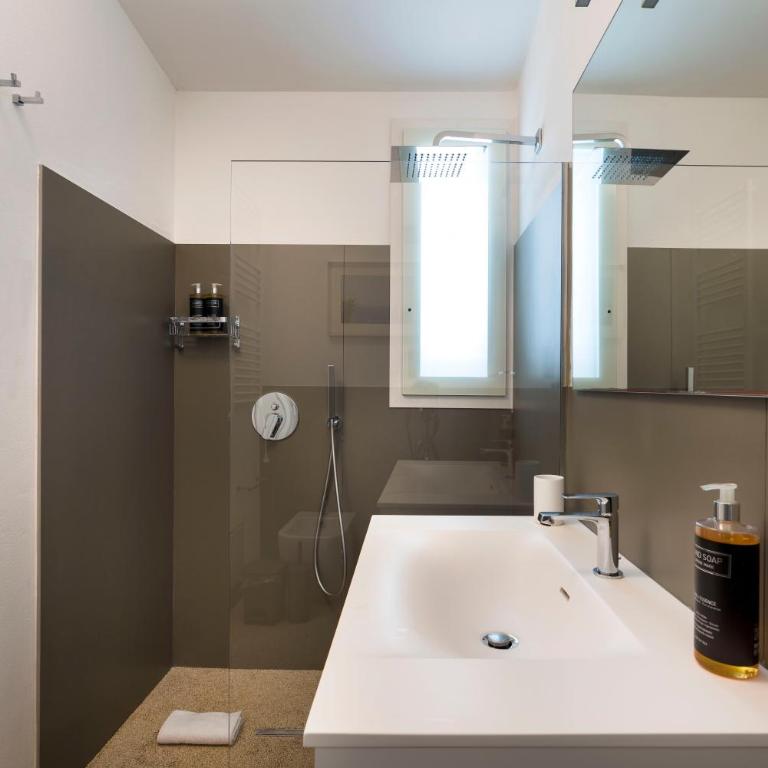 Design house with pool & direct access to the sea - Villa - 23