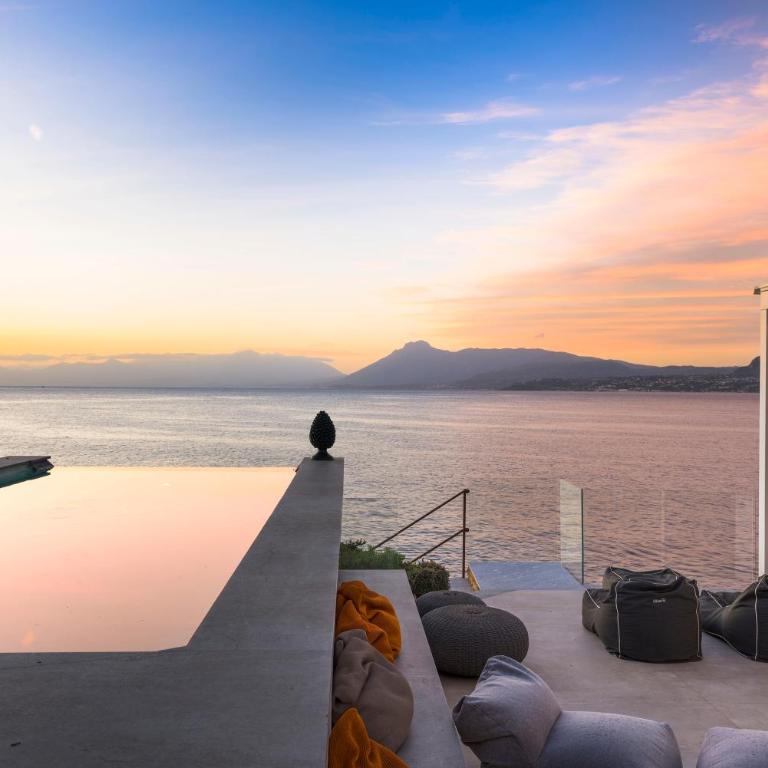 Design house with pool & direct access to the sea - Villa - 10