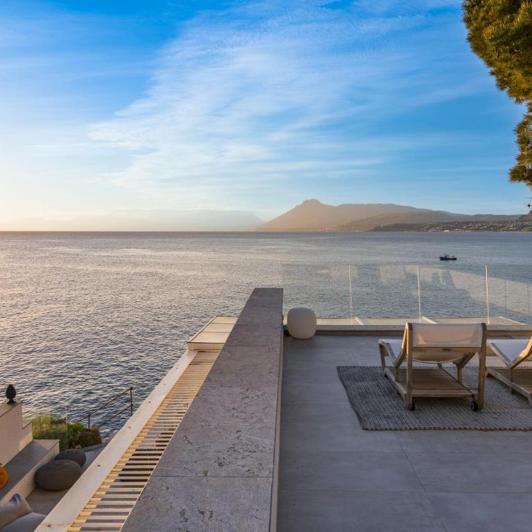 Design house with pool & direct access to the sea - Villa - 80