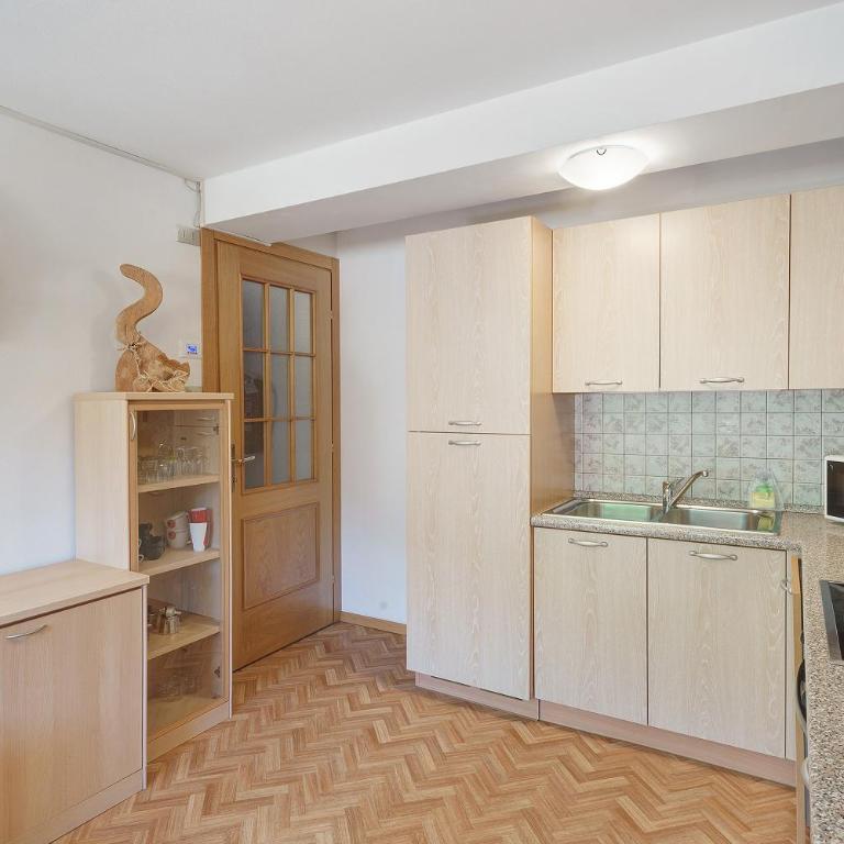 Appartamento Lella Primula - Appartamento Deluxe con 2 Camere da Letto e Vista Giardino - 7