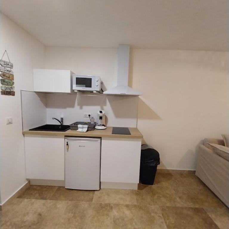 Studio centre village - One-Bedroom Apartment - 3
