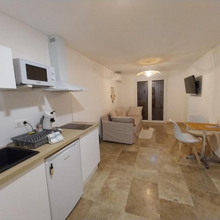 Studio centre village - One-Bedroom Apartment - 5