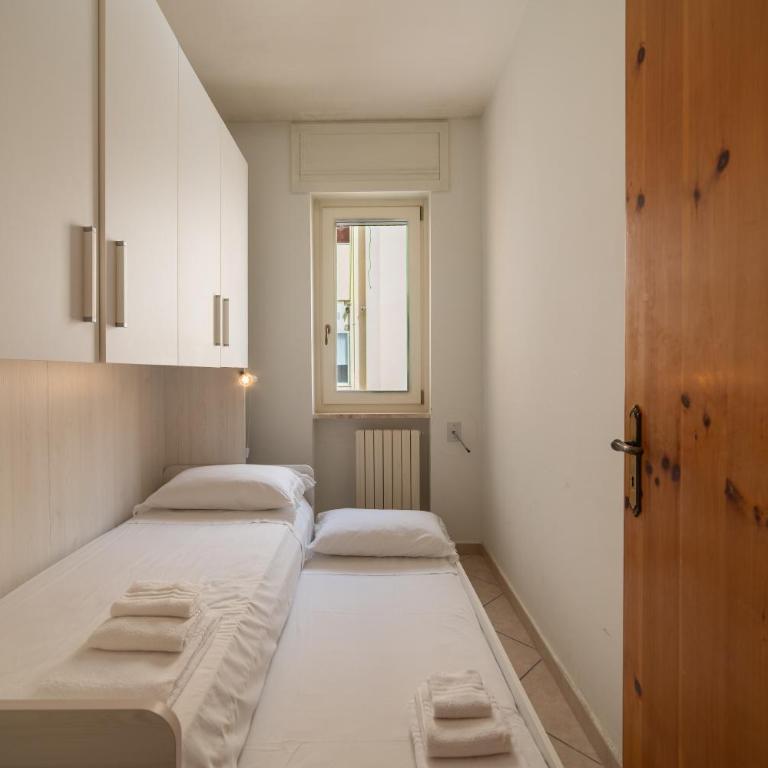 Modern & Bright Apartment - 100m from the Beach - Appartamento con 2 Camere da Letto - 38
