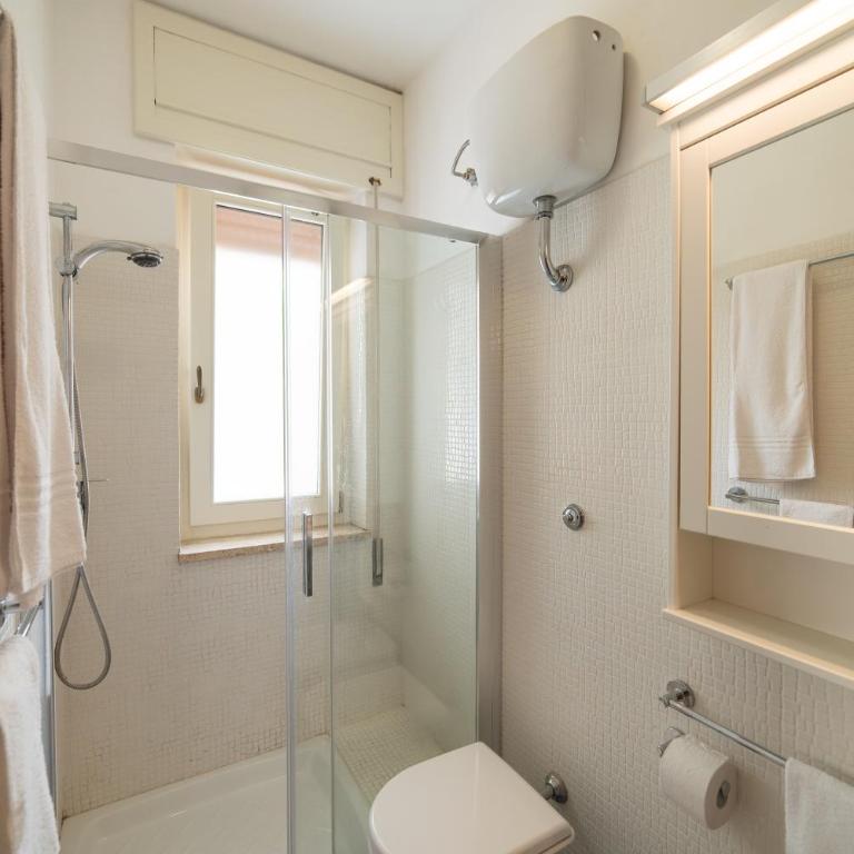 Modern & Bright Apartment - 100m from the Beach - Appartamento con 2 Camere da Letto - 42