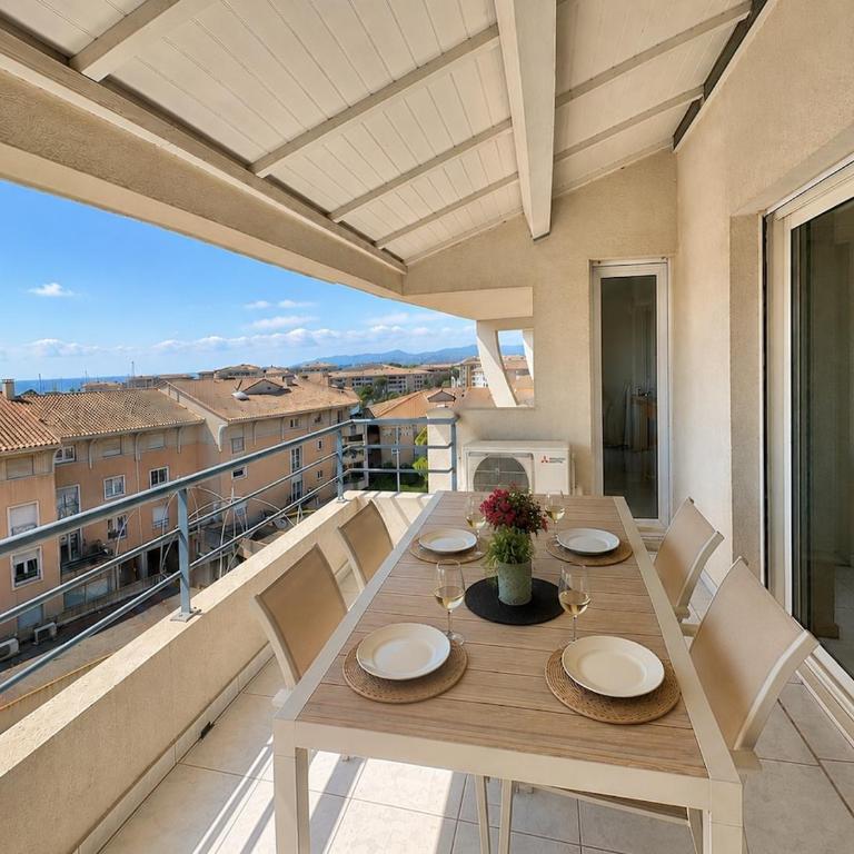 Appartement 1 chambre rénové climatisé, terrasse aperçu mer, garage, dernier étage, port et plage à pieds - Apartment mit 1 Schlafzimmer - 1