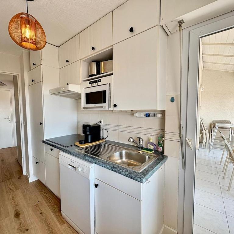 Appartement 1 chambre rénové climatisé, terrasse aperçu mer, garage, dernier étage, port et plage à pieds - Apartment mit 1 Schlafzimmer - 2
