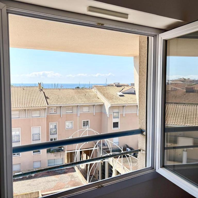 Appartement 1 chambre rénové climatisé, terrasse aperçu mer, garage, dernier étage, port et plage à pieds - Apartment mit 1 Schlafzimmer - 4