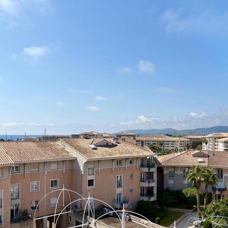Appartement 1 chambre rénové climatisé, terrasse aperçu mer, garage, dernier étage, port et plage à pieds - Apartment mit 1 Schlafzimmer - 16