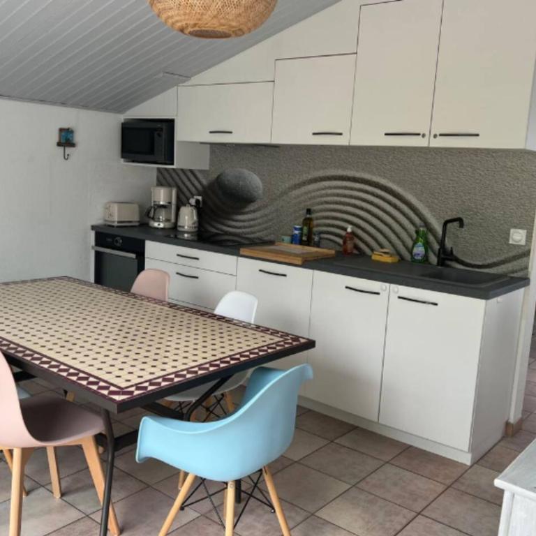 Pretty house in a quiet area 100m from the beach - Casa - 10