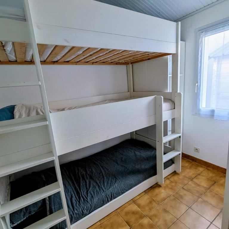 Pretty house in a quiet area 100m from the beach - Casa - 12
