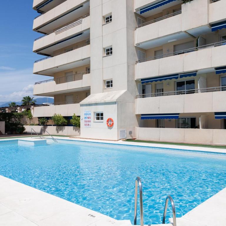 MARBELLA BANUS SUITES - Newly Renovated Premium 2BR-2BA Apartment - Steps to the Beach & El Corte Ing Luxury Shoop - Balcony with Pool Views - Prime Puerto Banús Location - Ideal for Families - Marina Banús IV Complex - Two-Bedroom Apartment with Pool View - 28