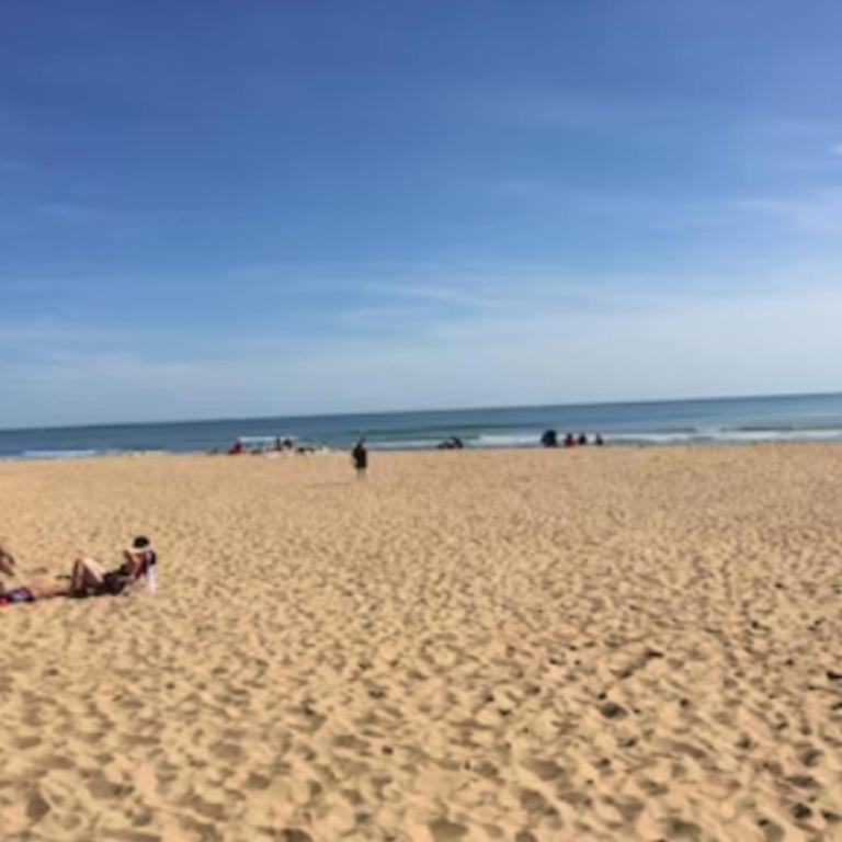 Logement confortable proche Mer avec Climatisation - Appartement - 17