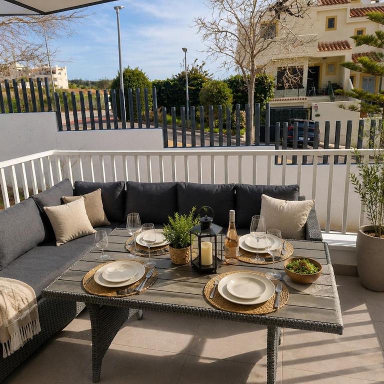 Modern Full Sea View Apartment in Benalmádena - Three-Bedroom Apartment - 8