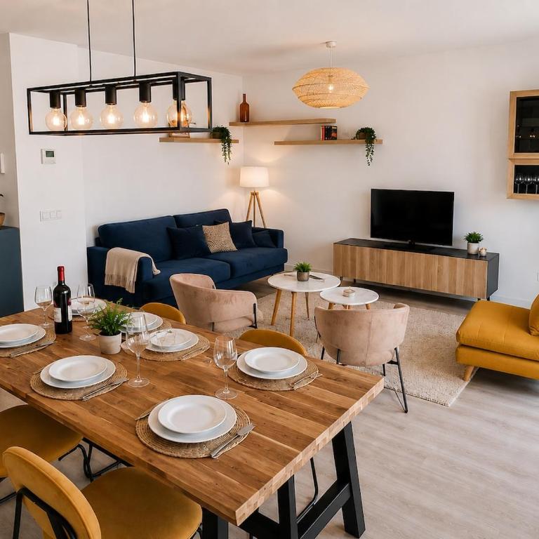 Modern Full Sea View Apartment in Benalmádena - Three-Bedroom Apartment - 11