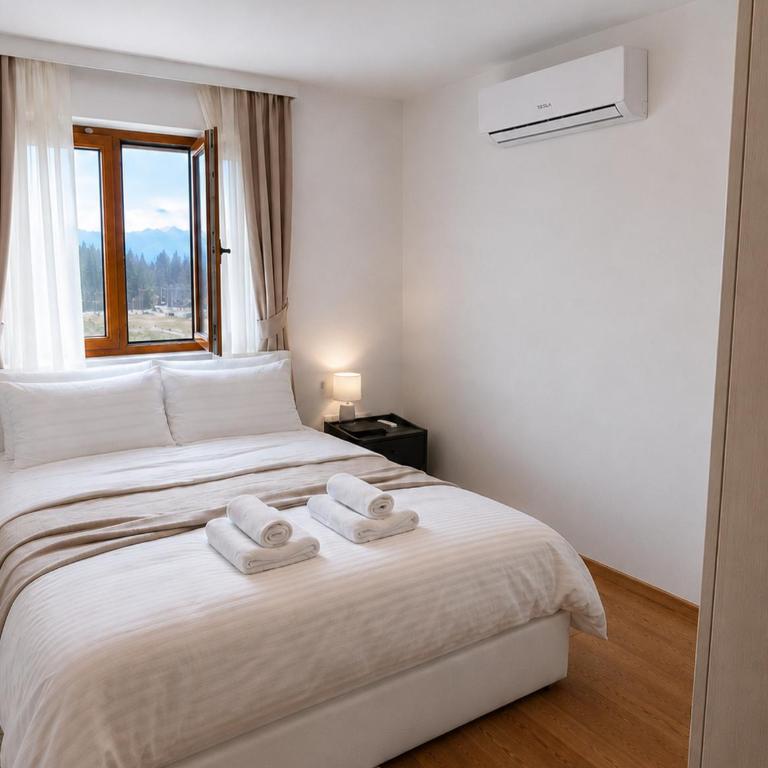 Luxury Apartment-Aurora 33 Free Parking City Center - One-Bedroom Apartment - 2