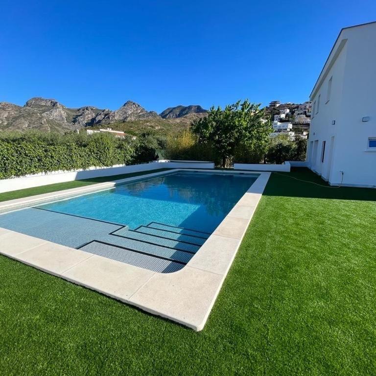 Chalet con Piscina en Gandía - Villa - 1