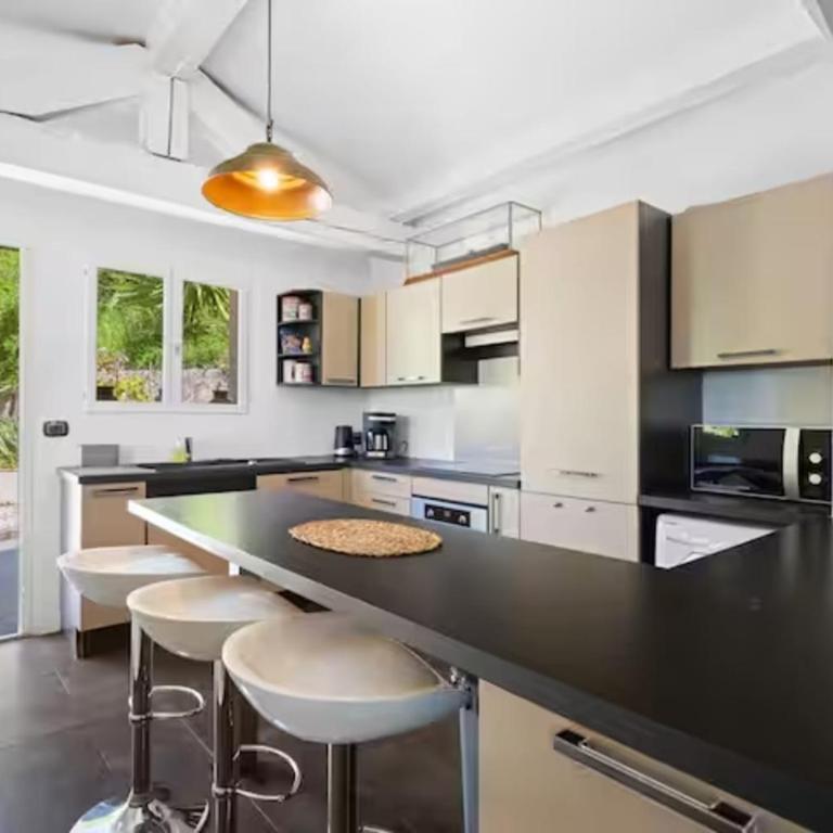 La Bergerie Vue Mer et piscine - Proche de Nice - Appartement - 33