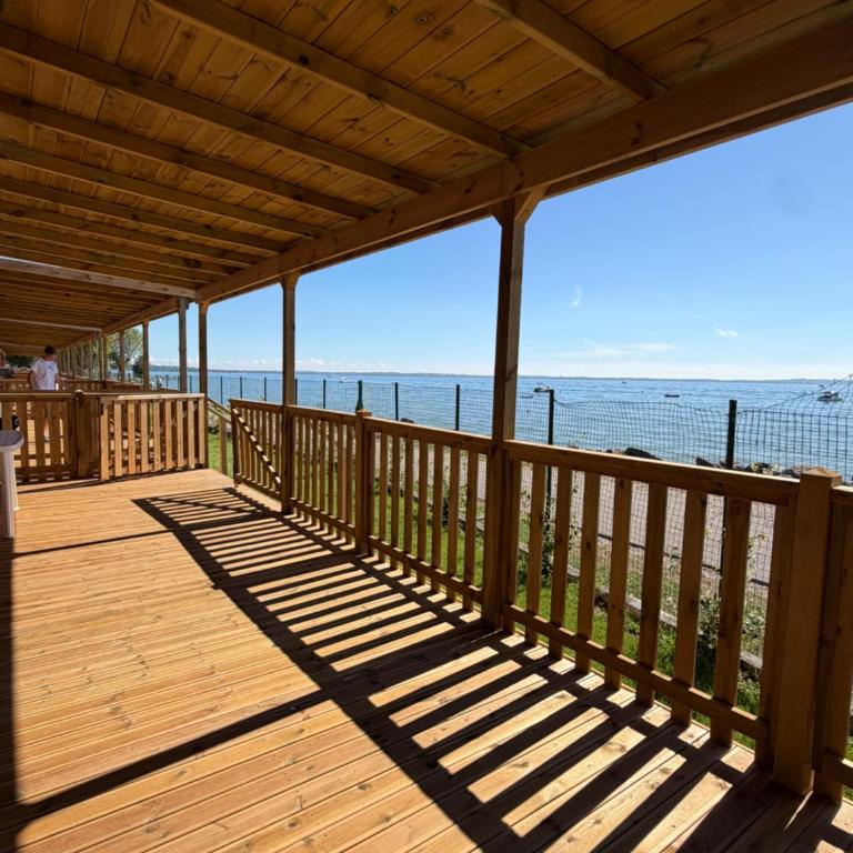 Camping Cisano - San Vito - Camera Familiare con Vista Lago - 9